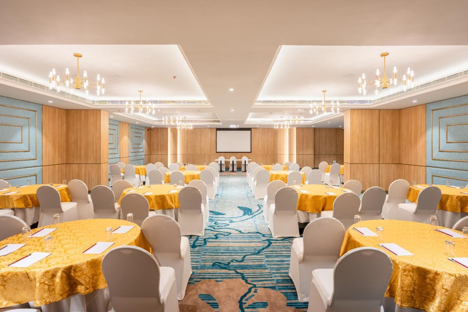 Park Inn & Suites By Radisson Thrissur East Fort Buitenkant foto
