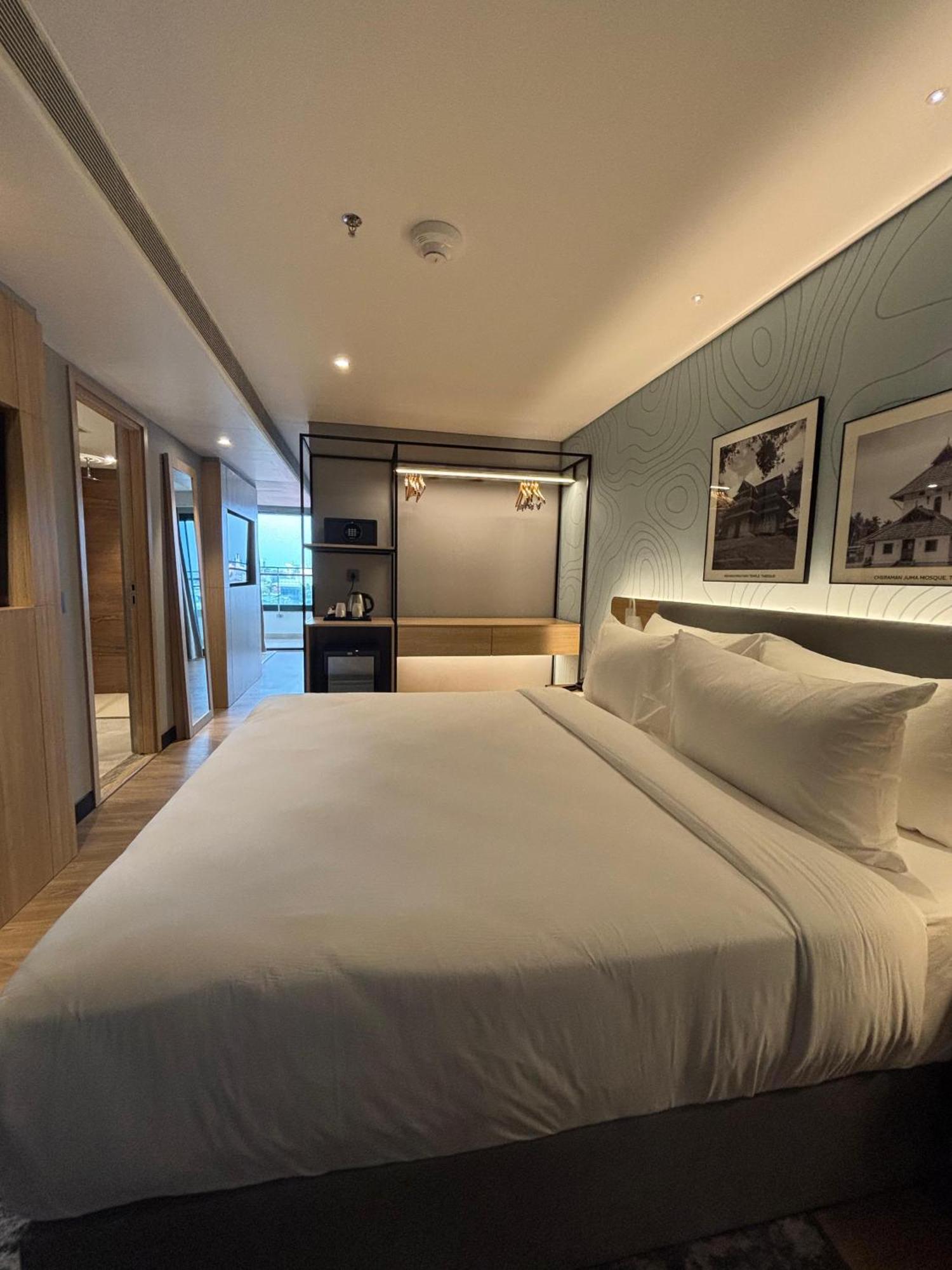 Park Inn & Suites By Radisson Thrissur East Fort Buitenkant foto